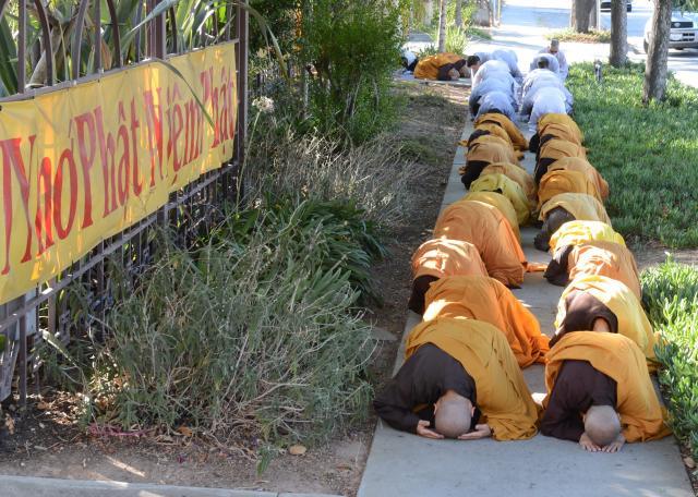 Chùa Đức Viên, San Jose ( Hoa Kỳ ) Tổ Chức Lễ Tam Bộ Nhất Bái Báo Hiếu Phụ Mẫu Năm 2016