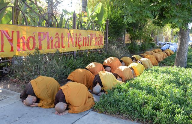 Chùa Đức Viên, San Jose ( Hoa Kỳ ) Tổ Chức Lễ Tam Bộ Nhất Bái Báo Hiếu Phụ Mẫu Năm 2016