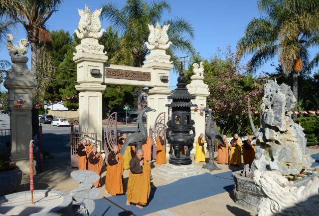 Chùa Đức Viên, San Jose ( Hoa Kỳ ) Tổ Chức Lễ Tam Bộ Nhất Bái Báo Hiếu Phụ Mẫu Năm 2016