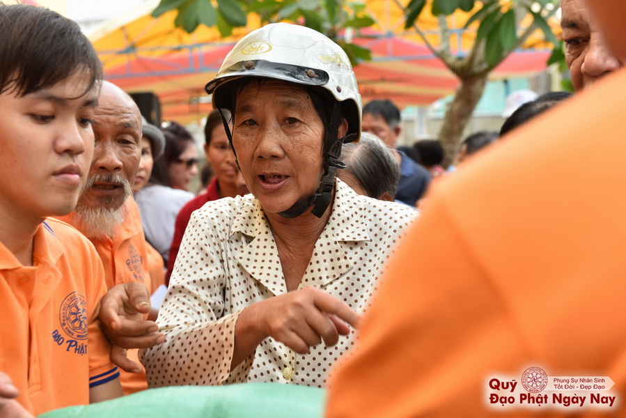 Quỹ Đạo Phật Ngày Nay: Tổng Kết Chương Trình Trao tặng quà cho nạn nhân chất độc da cam tại Tây Ninh ( C81)