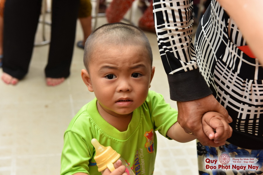 Quỹ Đạo Phật Ngày Nay: Tổng Kết Chương Trình Trao tặng quà cho nạn nhân chất độc da cam tại Tây Ninh ( C81)