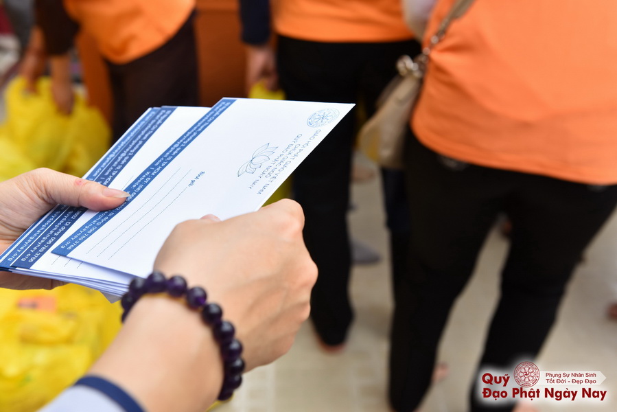 Quỹ Đạo Phật Ngày Nay: Tổng Kết Chương Trình Trao tặng quà cho nạn nhân chất độc da cam tại Tây Ninh ( C81)