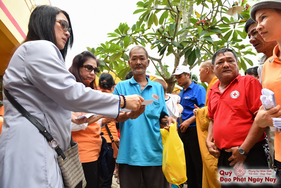 Quỹ Đạo Phật Ngày Nay: Tổng Kết Chương Trình Trao tặng quà cho nạn nhân chất độc da cam tại Tây Ninh ( C81)
