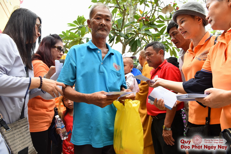 Quỹ Đạo Phật Ngày Nay: Tổng Kết Chương Trình Trao tặng quà cho nạn nhân chất độc da cam tại Tây Ninh ( C81)