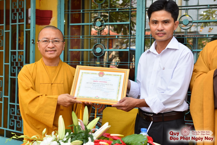 Quỹ Đạo Phật Ngày Nay: Tổng Kết Chương Trình Trao tặng quà cho nạn nhân chất độc da cam tại Tây Ninh ( C81)