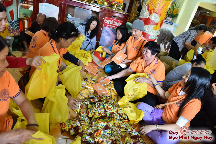 Quỹ Đạo Phật Ngày Nay: Tổng Kết Chương Trình Trao tặng quà cho nạn nhân chất độc da cam tại Tây Ninh ( C81)