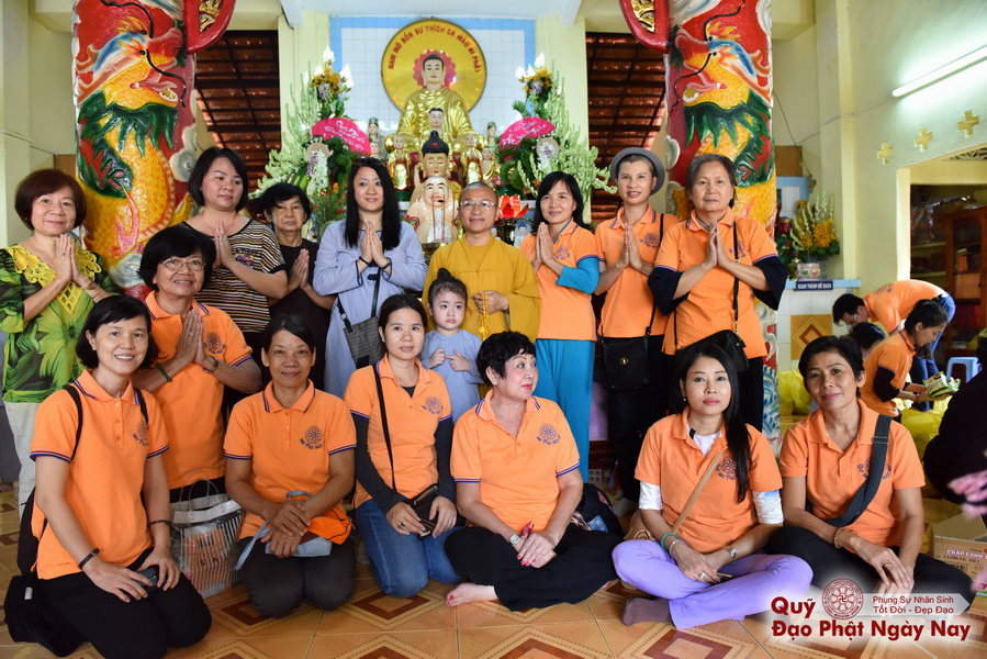 Quỹ Đạo Phật Ngày Nay: Tổng Kết Chương Trình Trao tặng quà cho nạn nhân chất độc da cam tại Tây Ninh ( C81)