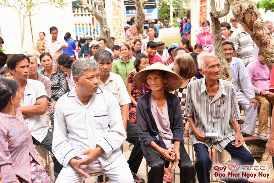 Quỹ Đạo Phật Ngày Nay: Tổng Kết Chương Trình Trao tặng quà cho nạn nhân chất độc da cam tại Tây Ninh ( C81)