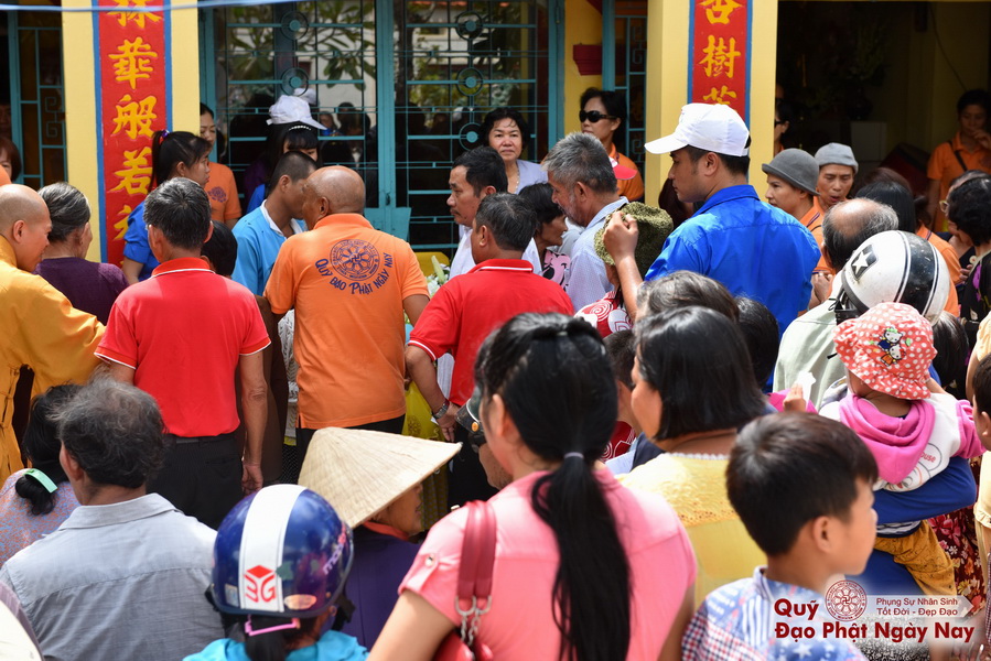 Quỹ Đạo Phật Ngày Nay: Tổng Kết Chương Trình Trao tặng quà cho nạn nhân chất độc da cam tại Tây Ninh ( C81)