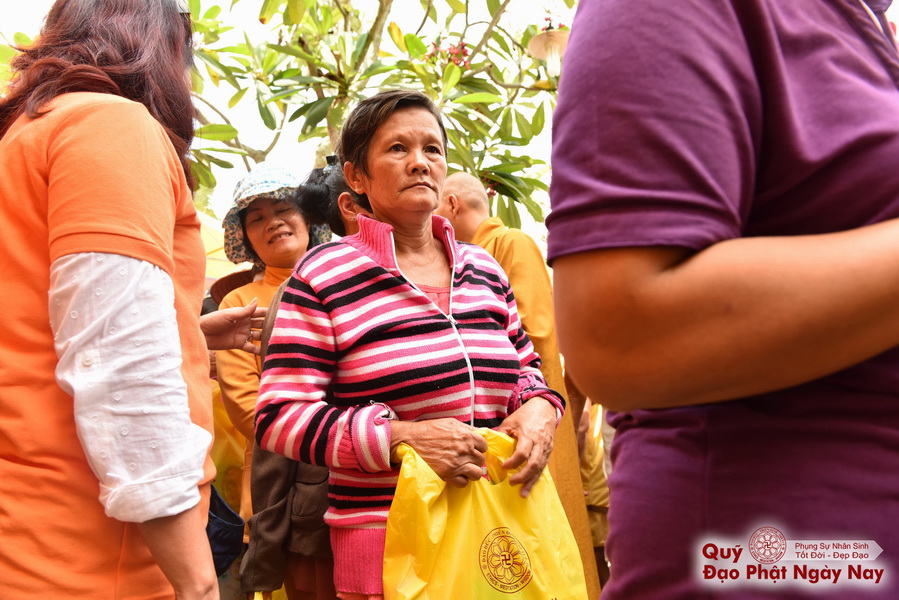 Quỹ Đạo Phật Ngày Nay: Tổng Kết Chương Trình Trao tặng quà cho nạn nhân chất độc da cam tại Tây Ninh ( C81)