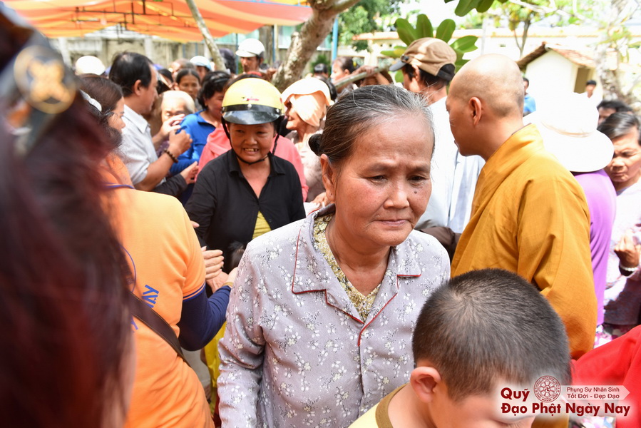 Quỹ Đạo Phật Ngày Nay: Tổng Kết Chương Trình Trao tặng quà cho nạn nhân chất độc da cam tại Tây Ninh ( C81)