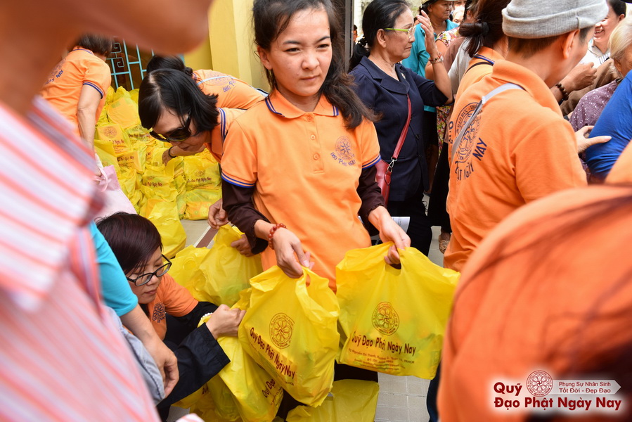 Quỹ Đạo Phật Ngày Nay: Tổng Kết Chương Trình Trao tặng quà cho nạn nhân chất độc da cam tại Tây Ninh ( C81)