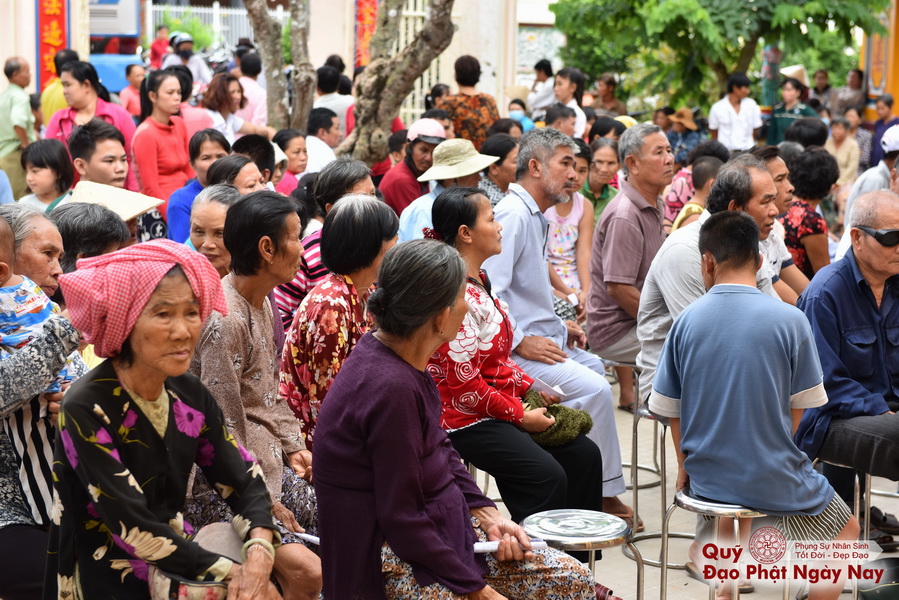 Quỹ Đạo Phật Ngày Nay: Tổng Kết Chương Trình Trao tặng quà cho nạn nhân chất độc da cam tại Tây Ninh ( C81)