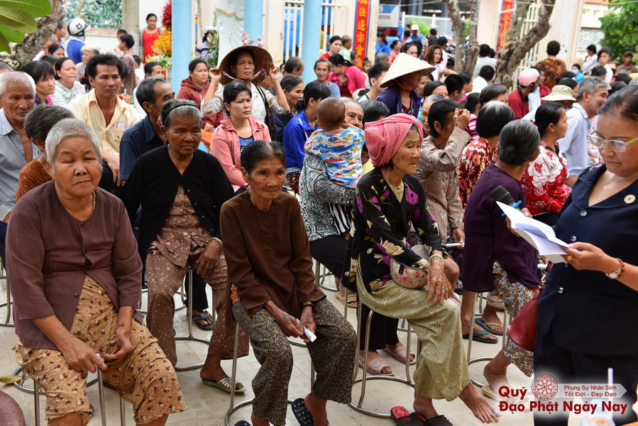 Quỹ Đạo Phật Ngày Nay: Tổng Kết Chương Trình Trao tặng quà cho nạn nhân chất độc da cam tại Tây Ninh ( C81)