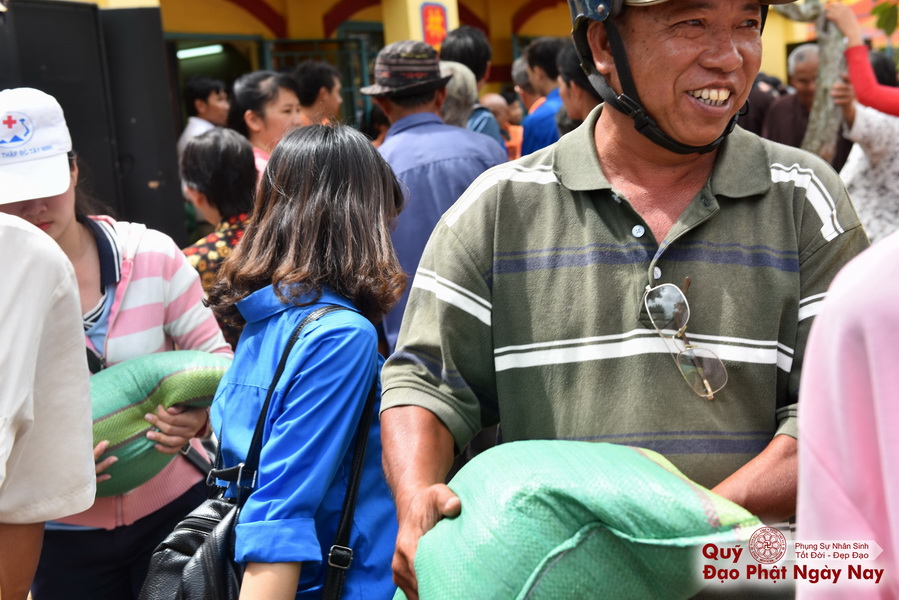 Quỹ Đạo Phật Ngày Nay: Tổng Kết Chương Trình Trao tặng quà cho nạn nhân chất độc da cam tại Tây Ninh ( C81)