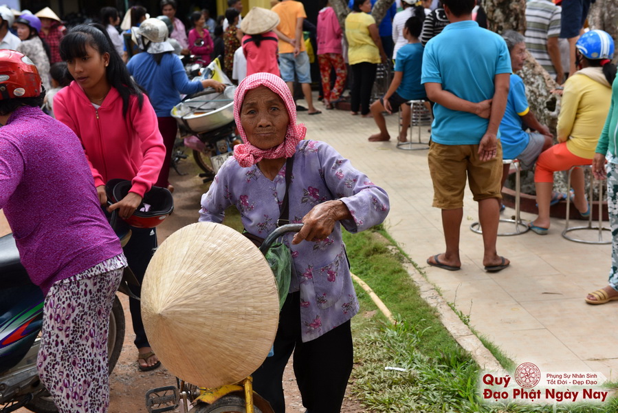 Quỹ Đạo Phật Ngày Nay: Tổng Kết Chương Trình Trao tặng quà cho nạn nhân chất độc da cam tại Tây Ninh ( C81)