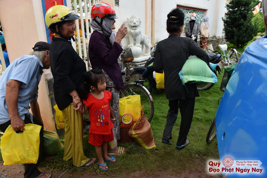 Quỹ Đạo Phật Ngày Nay: Tổng Kết Chương Trình Trao tặng quà cho nạn nhân chất độc da cam tại Tây Ninh ( C81)