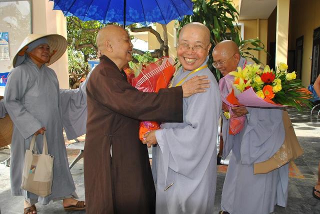 Ninh Thuận - Hình ảnh cung nghinh chư tôn đức Tăng Ni và quá trình hoàn thiện thiết trí đại giới đàn