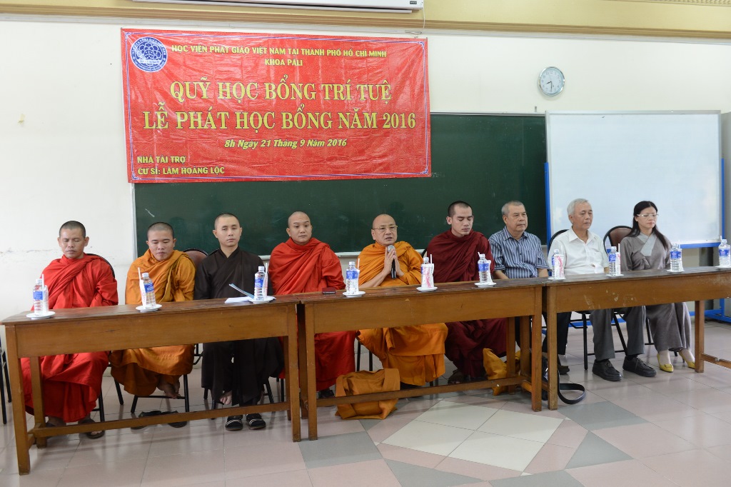 Lễ phát học bổng năm học 2016 - 2017 cho sinh viên khoa Pali
