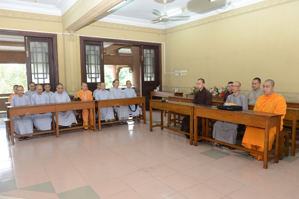 Lễ phát học bổng năm học 2016 - 2017 cho sinh viên khoa Pali