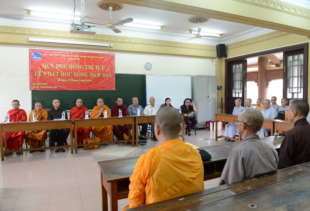 Lễ phát học bổng năm học 2016 - 2017 cho sinh viên khoa Pali
