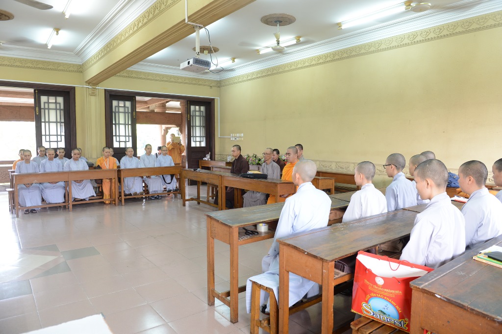 Lễ phát học bổng năm học 2016 - 2017 cho sinh viên khoa Pali