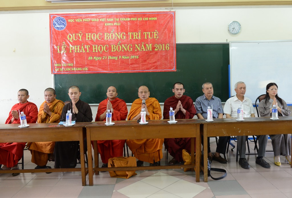 Lễ phát học bổng năm học 2016 - 2017 cho sinh viên khoa Pali