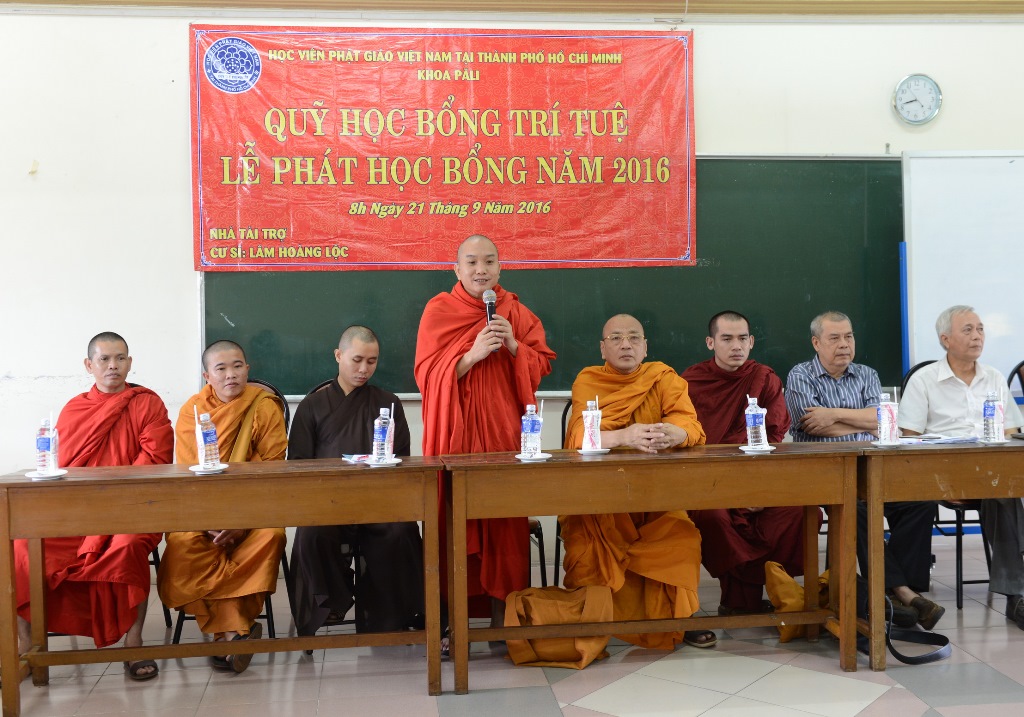 Lễ phát học bổng năm học 2016 - 2017 cho sinh viên khoa Pali