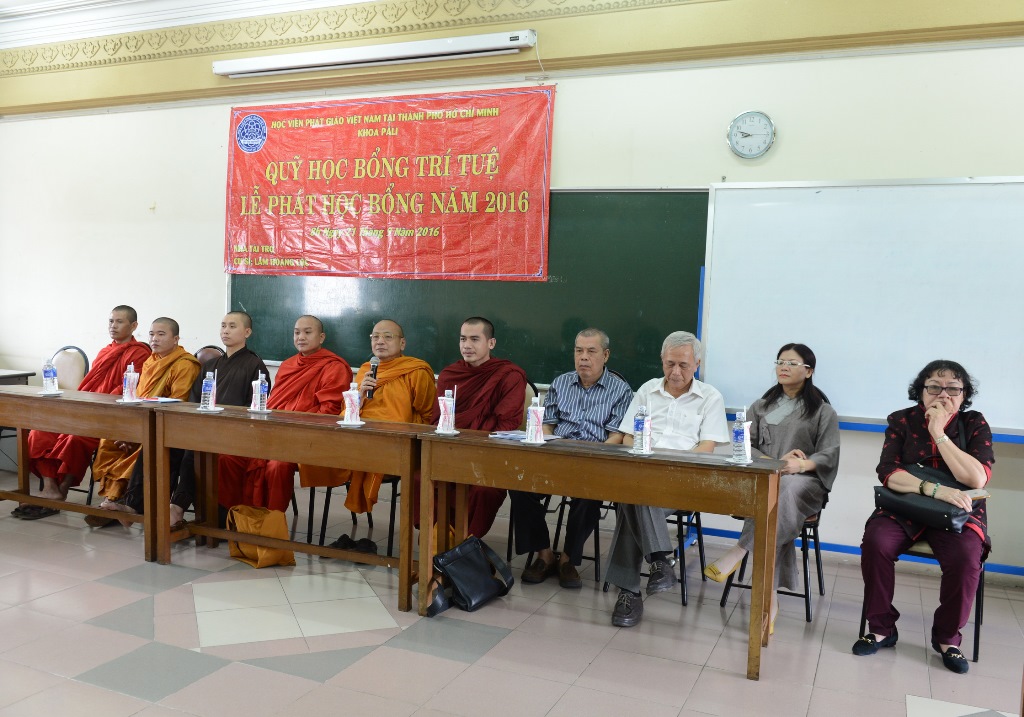 Lễ phát học bổng năm học 2016 - 2017 cho sinh viên khoa Pali