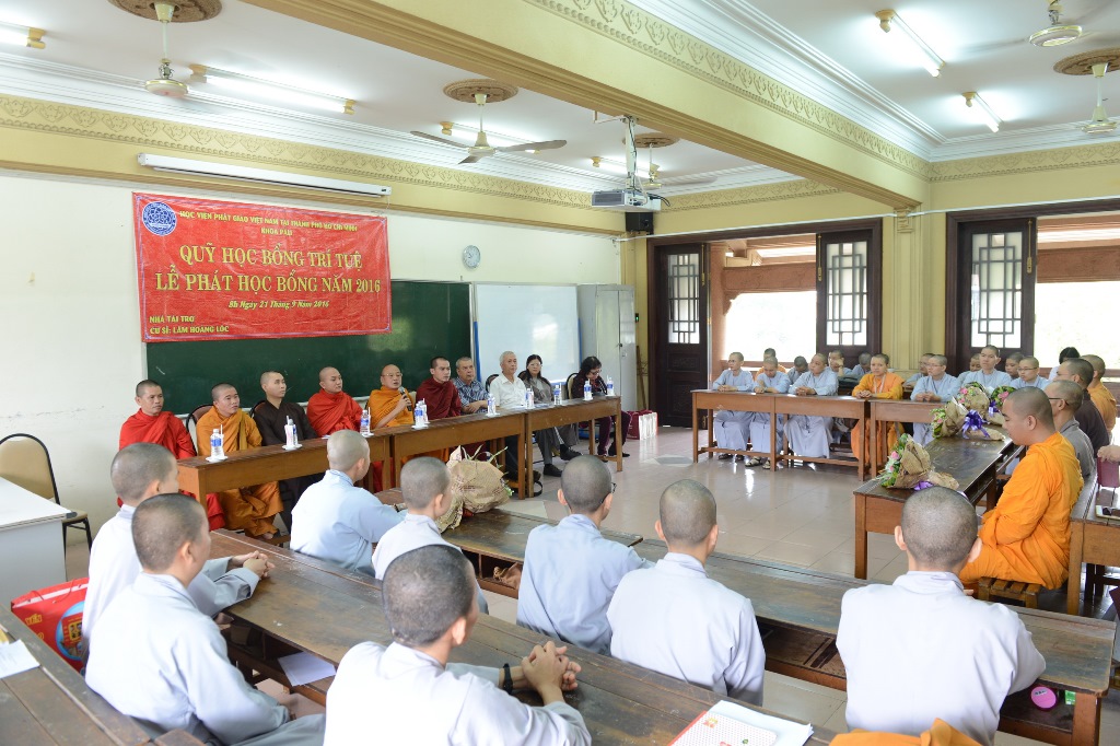 Lễ phát học bổng năm học 2016 - 2017 cho sinh viên khoa Pali