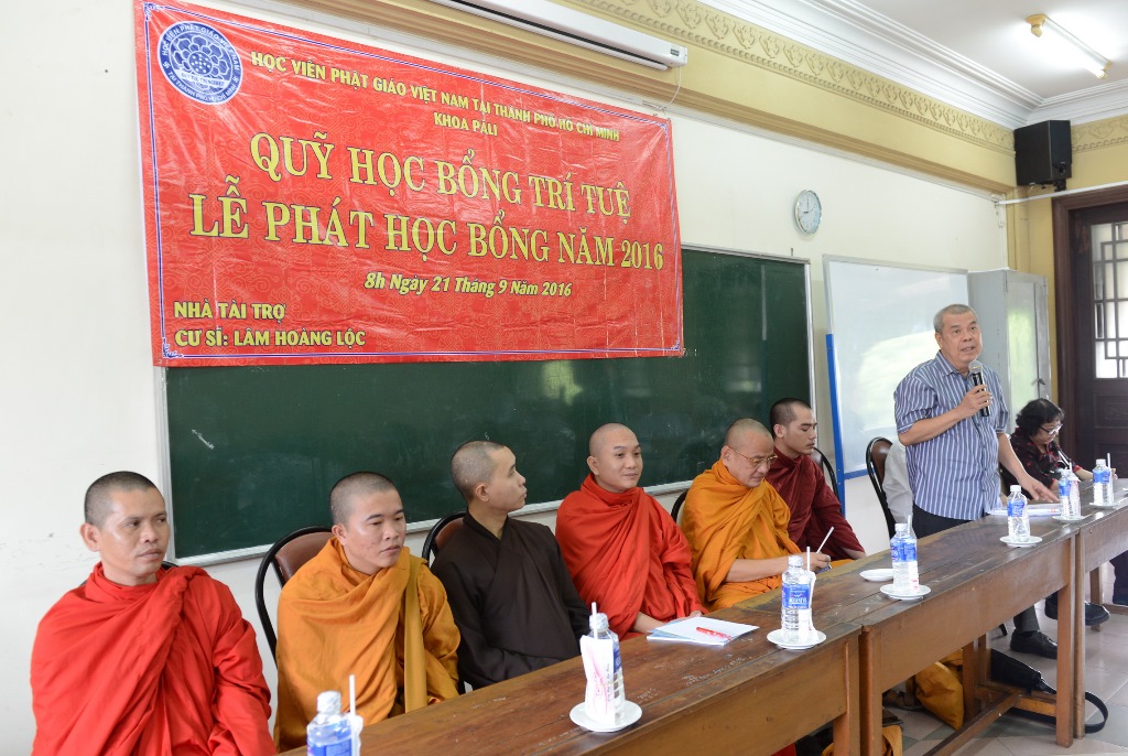 Lễ phát học bổng năm học 2016 - 2017 cho sinh viên khoa Pali
