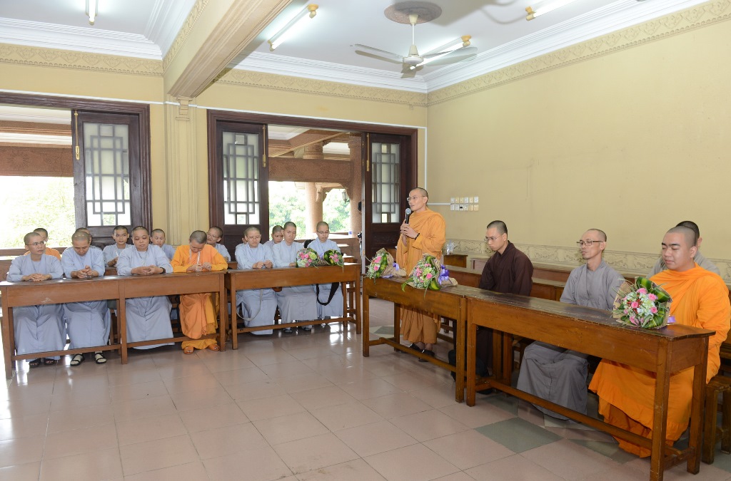Lễ phát học bổng năm học 2016 - 2017 cho sinh viên khoa Pali