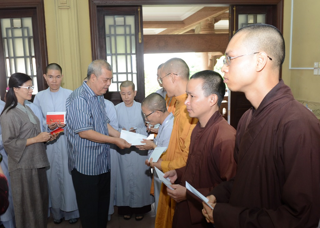 Lễ phát học bổng năm học 2016 - 2017 cho sinh viên khoa Pali