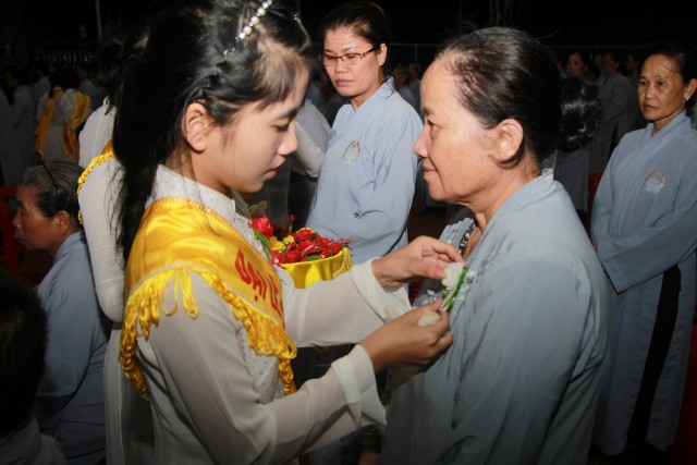 Thái Bình: Đêm hội bông hồng cài áo tại chùa Từ Xuyên