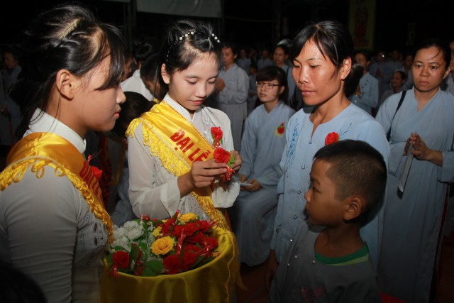 Thái Bình: Đêm hội bông hồng cài áo tại chùa Từ Xuyên
