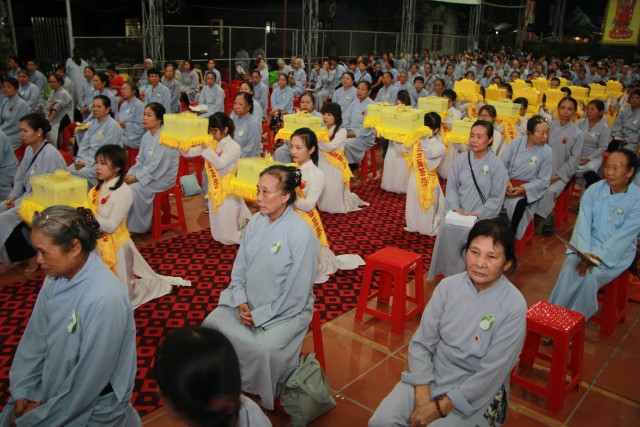Thái Bình: Đêm hội bông hồng cài áo tại chùa Từ Xuyên