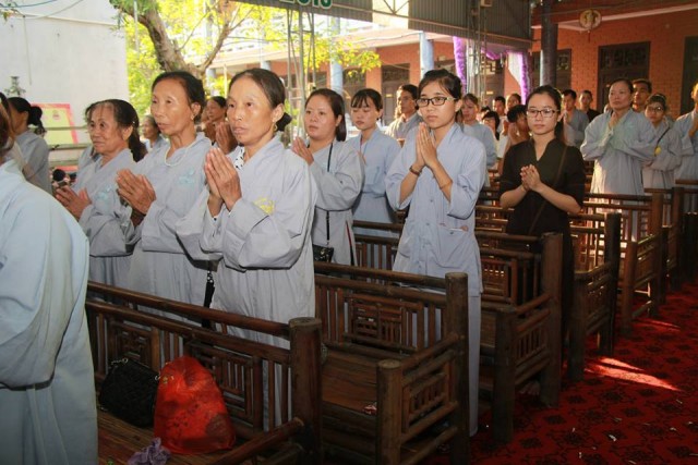 Thái Bình: Hai bạn trẻ làm lễ hằng thuận tại chùa Từ Xuyên