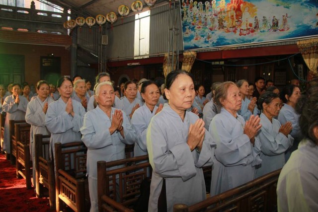 Thái Bình: Hai bạn trẻ làm lễ hằng thuận tại chùa Từ Xuyên