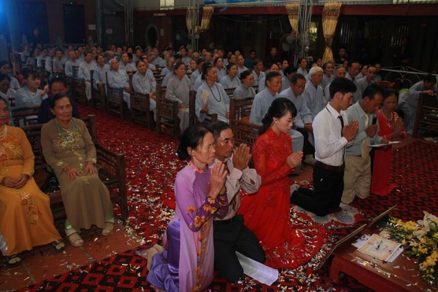 Thái Bình: Hai bạn trẻ làm lễ hằng thuận tại chùa Từ Xuyên