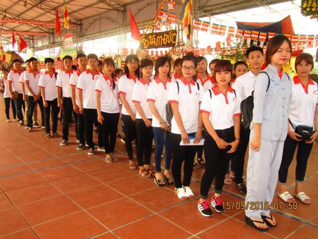 Thái Bình: Tân sinh viên về chùa Từ Xuyên tu một ngày
