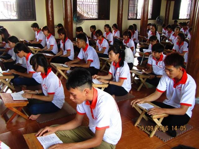 Thái Bình: Tân sinh viên về chùa Từ Xuyên tu một ngày