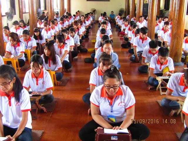 Thái Bình: Tân sinh viên về chùa Từ Xuyên tu một ngày