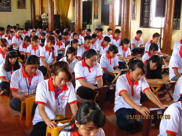 Thái Bình: Tân sinh viên về chùa Từ Xuyên tu một ngày