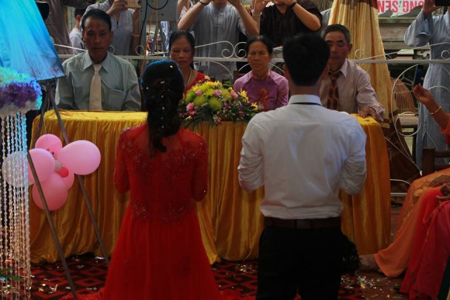 Thái Bình: Hai bạn trẻ làm lễ hằng thuận tại chùa Từ Xuyên