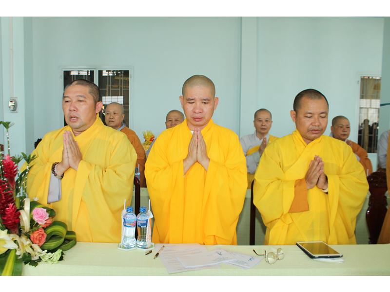 PG Đồng Tháp: Chùa Đức Long bế giảng khóa an cư