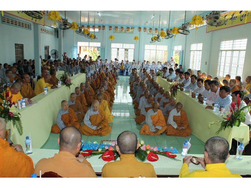 PG Đồng Tháp: Chùa Đức Long bế giảng khóa an cư