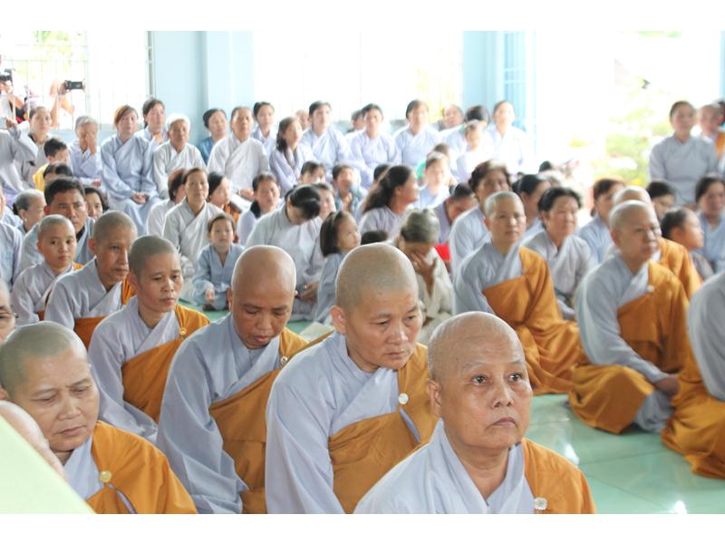 PG Đồng Tháp: Chùa Đức Long bế giảng khóa an cư