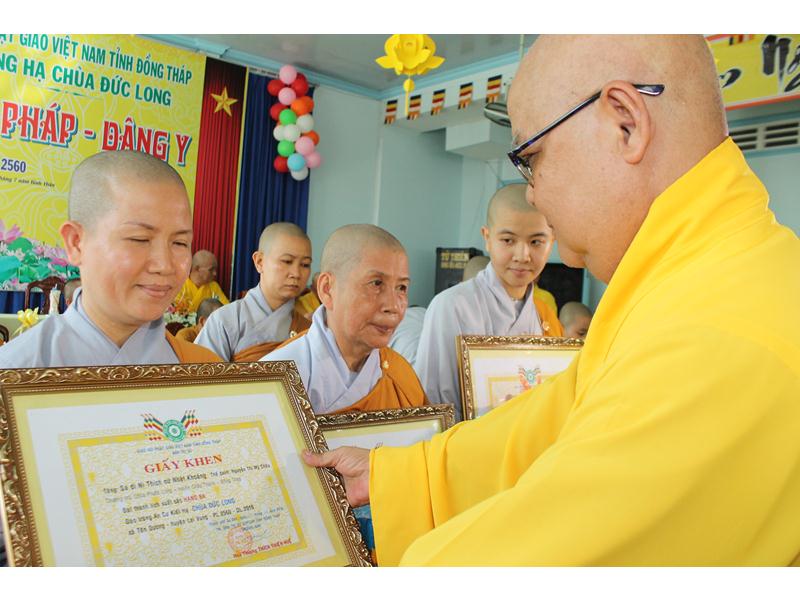 PG Đồng Tháp: Chùa Đức Long bế giảng khóa an cư