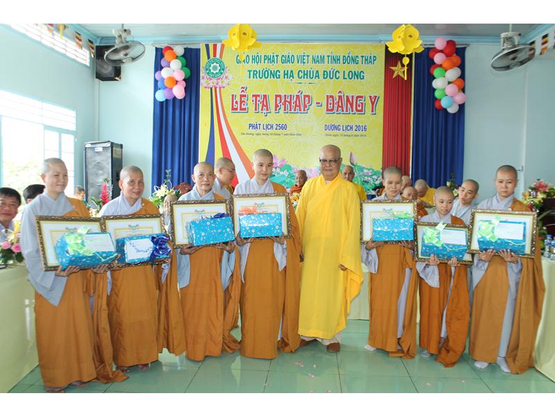 PG Đồng Tháp: Chùa Đức Long bế giảng khóa an cư