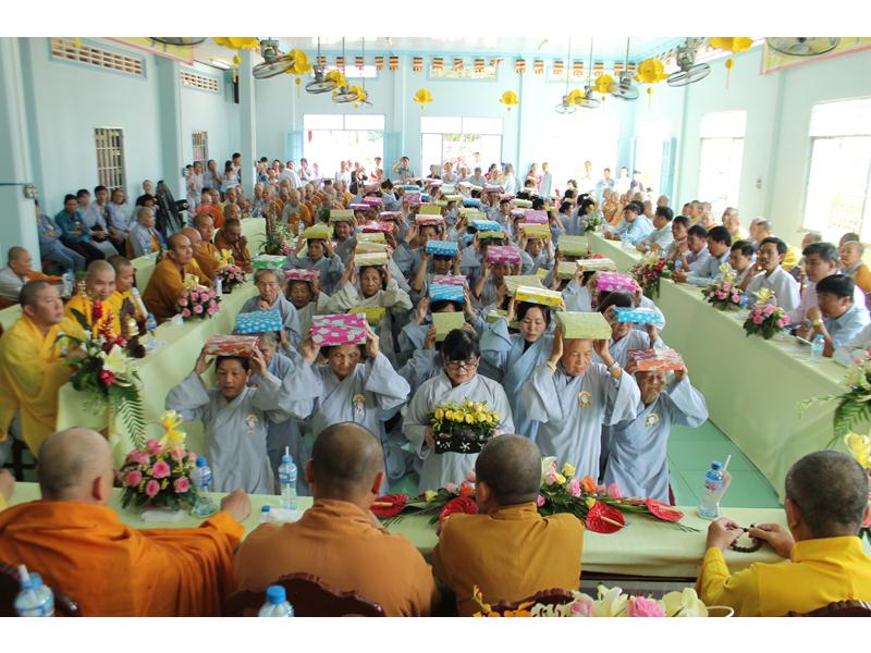 PG Đồng Tháp: Chùa Đức Long bế giảng khóa an cư